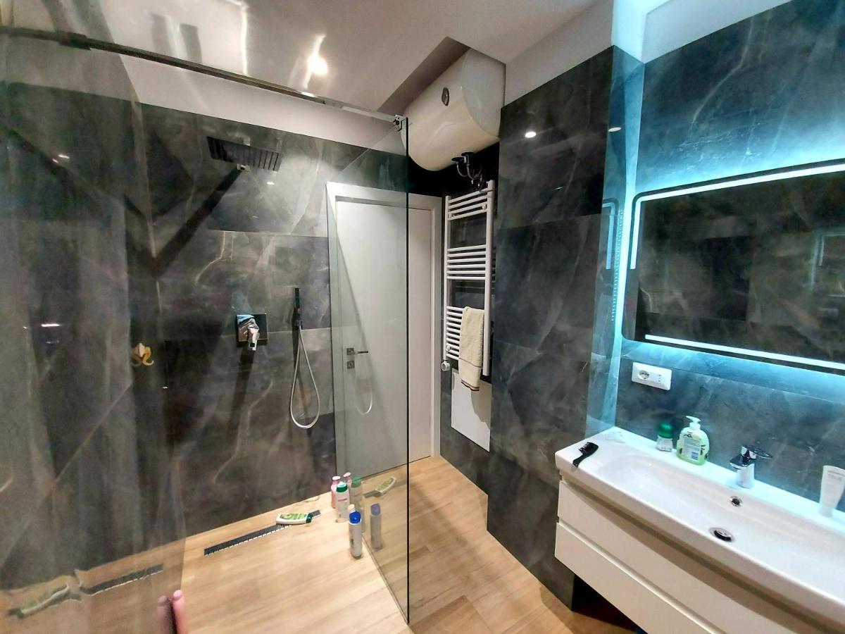 Luxurious Double Bedroom Suite Тирана Екстериор снимка